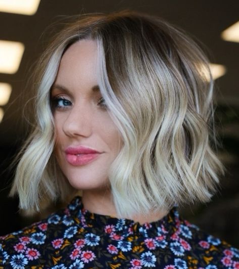 Haircut With Shorter Front Pieces, Blonde Hair Shoulder Length, Fade Haircut Short, Short Hair Low Taper, Partial Blonde Highlights, Blonde Highlights Bob, Hair Dye Color Ideas, Short Blonde Bob, Low Taper Fade Haircut