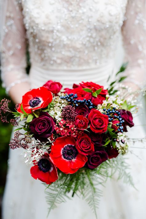 Bright Red Bouquet, Red Anemone Bouquet, All Red Bouquet, Red Poppy Bouquet, Wedding Perfumes, Red Christmas Wedding, Christmas Wedding Bouquet, Christmas Wedding Bouquets, Frosted Cranberry