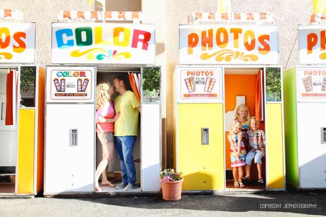 family photo session at the fair - Google Search Gender Photoshoot, State Fair Photoshoot, Family Outdoor Photos, Carnival Photo Shoots, Carnival Photoshoot, Carnival Photos, Fair Photoshoot, Park Family Photos, Family Session Ideas