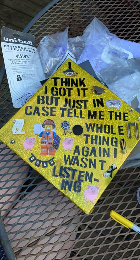 Back To The Future Graduation Cap, Lego Graduation Cap, Funny Grad Caps, Senior Caps, Funny Graduation Caps, Creative Graduation Caps, Senior Year Things, Senior Things, College Grad Cap Ideas