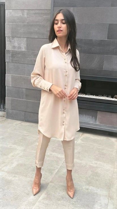 Long Shirt Kurti Designs, Long Georgette Kurtis, Shirt Kurti, Georgette Kurtis, Georgette Shirt, Casual Kurti, Basic Embroidery, Kameez Designs, Knots Diy