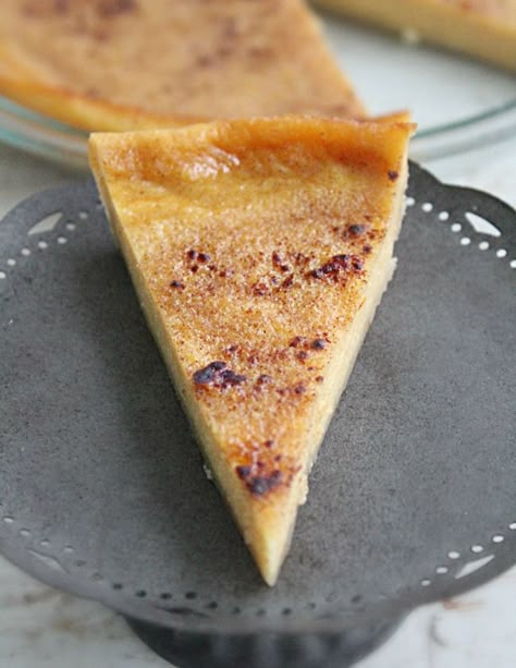 Crustless Custard Pie! You only need a handful of ingredients for this creamy, dreamy pie. Just mix everything in your blender or food processor and pour it all into the dish. No crust and no fuss! Easiest pie ever coming at you today! Check out these simple ingredients: Evaporated milk Eggs Sugar Ground cinnamon + […] The post Crustless Custard Pie appeared first on Big Green House | for the love of baked goods.. Crustless Custard Pie, Crustless Custard, French Coconut Pie, Evaporated Milk Recipes, Egg Custard Pie, Impossible Pies, Custard Pie Recipe, Cream Cheese Muffins, Coconut Pie