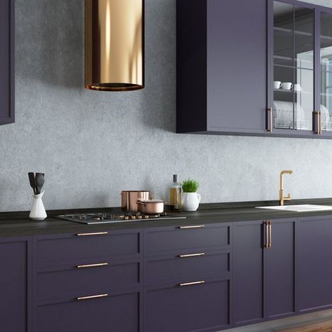 a dark purple kitchen with a grey stone backsplash, black stone countertops and touches of gold here and there Purple Kitchen Cabinets, Purple Kitchen Decor, Kitchen Cabinet Color Schemes, Purple Cabinets, Lavender Kitchen, Contemporary Kitchen Cabinets, Urban Kitchen, Painted Cabinets, Purple Kitchen