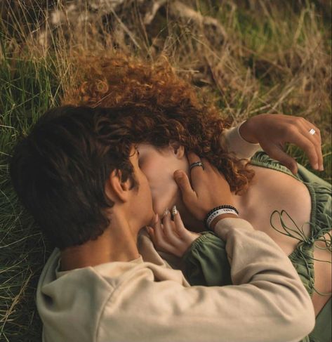 Romantic Couple Dp, Tiktok Boy, Sofie Dossi, Amp Squad, Couple Poses Reference, Couple Picture Poses, Couples Poses For Pictures, Pose Reference Photo, Aesthetic Images