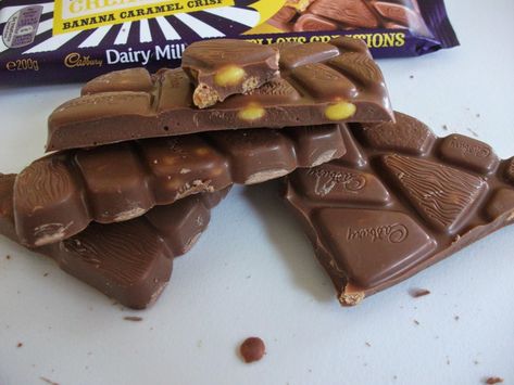 chocolate bar inside - Google Search Marvellous Creations, Candy Caramel, Banana Caramel, Banana Candy, Cadbury Chocolate, Cadbury Dairy Milk, Chocolate Bars, Dairy Milk, Milk Chocolate