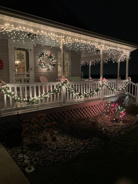 Outside Lighting Ideas Christmas, Ranch Style House Christmas Lights, Porch Lights Christmas, White Fence Christmas Decor, Christmas Decor Ideas For Outside Home, Small Front Porch Railing Christmas Decor Ideas, Outdoor Christmas Lights Porch, Wrap Around Porch Christmas Lights, Bungalow Christmas Lights