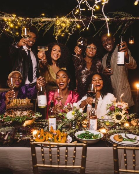 Event Aesthetic People, Family Dinner Party Aesthetic, Black Women Celebrating, Black Family Reunion Aesthetic, Social Gathering Aesthetic, Black Family Dinner, Happy Family Aesthetic Black, Friendsgiving Black People, Family Party Aesthetic