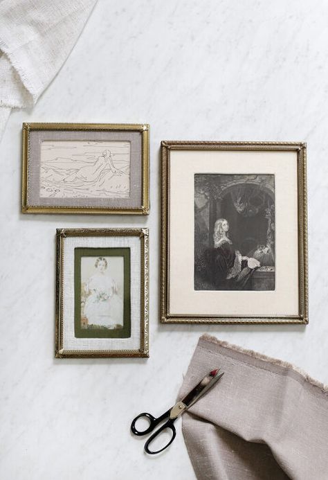 Learn how to make your own simple linen photo mats! #diy #photomat #frame Diy Farmhouse Crafts, Umbrella Wreath, Farmhouse Style Wreath, Simple Linen, Diy Leaves, Cottage Market, Farmhouse Crafts, Farmhouse Frames, Farmhouse Art