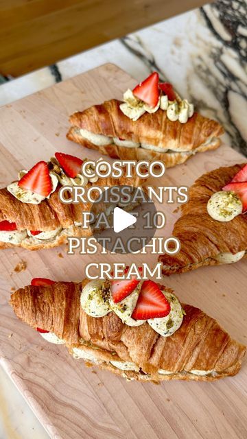 Pistachio Cream Filled Croissant, Pistachio Croissant Filling, Pistachio Cream Croissant, Pistachio Croissant Recipe, Sweet Croissants, Croissant Pistachio, Croissant Filling, Filled Croissant Recipe, Shelled Pistachios