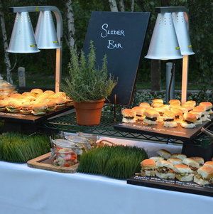 Slider Station Ideas, Wedding Slider Bar, Slider Bar Ideas Parties, Slider Bar Wedding, Slider Bar Ideas, Barbeque Sliders, Sliders Bar, Graduation Party Ideas For Guys, Outdoor Graduation Party Ideas