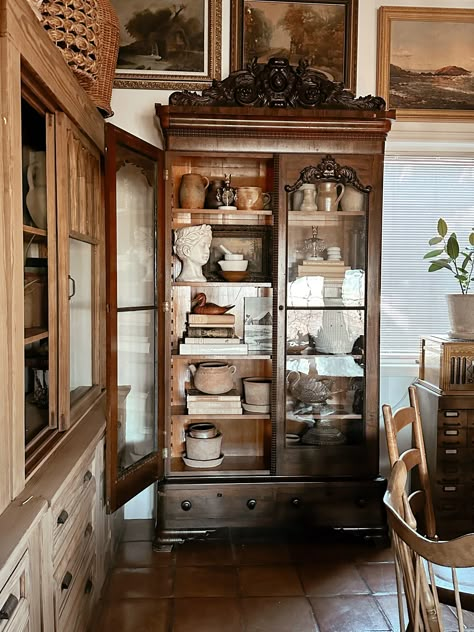 Glass Cabinet Styling, Old Kitchen Vintage, Light Academia Home, Wooden Showcase, Small Modern Farmhouse, Cabinet Styling, Brick Wall Kitchen, French Cupboard, Library Dining Room