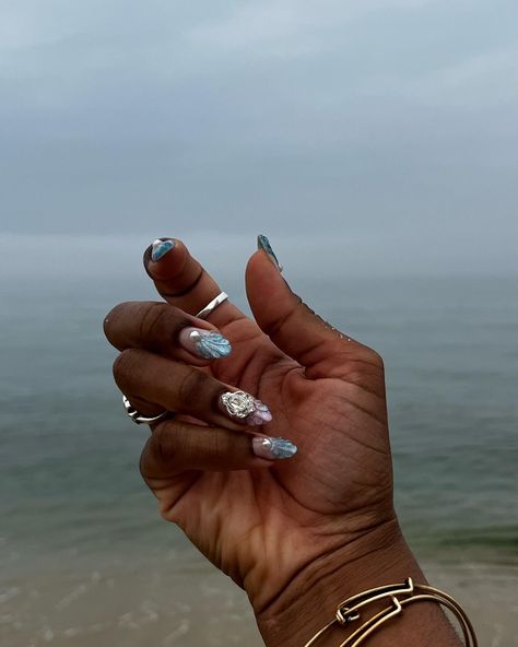 Mermaid Vibe Nails, 3d Beach Nails, Mermaid Gel Nails, Blue Mermaid Nails, Mermaid Core Nails, Shell Nail Art, Siren Nails, Sea Shell Nails, Little Mermaid Nails