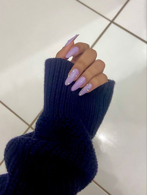 Purple And Pearl Nails, Lilac Pearl Nails, Lavender Pearl Nails, Purple Pearl Nails Design, Sparkly Lilac Nails, Lilac Nails, Pearl Nails, Lilac, Nail Art