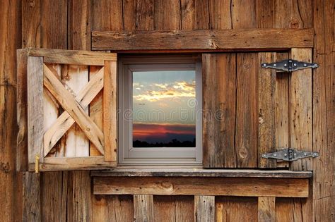 Old Barn Windows, Window Framing, Rustic Window Frame, Equine Barns, Barn Windows, Barn Window, Moon Window, Mini Barn, Interior Design Bohemian