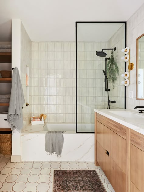 Hall Bath Huff House, Small Space Bathroom Design, Create Pin, Midcentury Decor, Tub Design, Small Space Bathroom, Oak Bathroom, Eclectic Bathroom, Tub Ideas