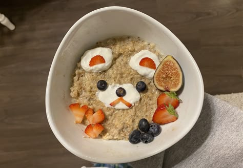 Cute Oatmeal, Aesthetic Meals, Kawaii Kitchen, Picky Toddler Meals, Oat Bowls, Oatmeal Bowls, Healthy Food Dishes, Kawaii Food, Toddler Meals