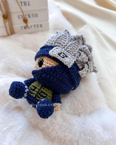 Bringing the Hidden Leaf’s legendary sensei to life with this Kakashi amigurumi! 🍃⚔️ Handcrafted with ninja precision and stitched with memories of epic battles. #ninja #naruto #kakashi #amigurumi Crochet Kakashi, Crochet Anime Ideas, Ninja Crochet, Naruto Amigurumi, Anime Amigurumi, Anime Crochet, Stitch Crochet Pattern, Crochet Design Pattern, Crochet Clothing And Accessories