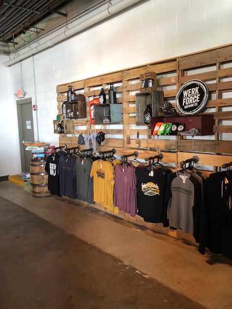 Store Shirt Display, Rustic Merchandise Display, Industrial Retail Display, Retail Shirt Display Ideas, Retail Store Wall Display, Retail Shirt Display, Rustic Clothing Display, Tshirt Store Interior Design, Boutique T Shirt Display