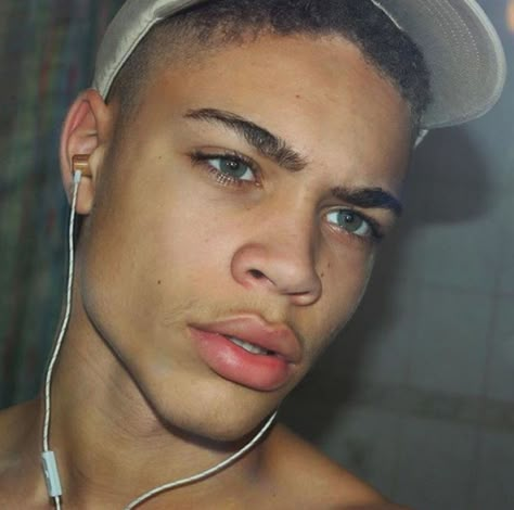 Brian H Whittaker ❤️❤️❤️❤️❤️❤️❤️ his eyes ❤️❤️❤️❤️❤️❤️ OMG Brian Whittaker, Mixed Guys, Tumblr Boys, Light Skin, Future Boyfriend, Black Men, Lips, Baseball