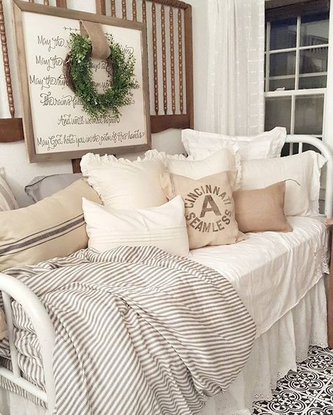 Daybed in french country style with linens and farmhouse pillows. Create a bedroom of your dreams Modern Farmhouse Bedroom Decor, French Country Decorating Bedroom, Cozy Farmhouse Bedroom, Daybed Room, Country Bedroom Decor, Farmhouse Bedroom Decor Ideas, Modern Farmhouse Bedroom, French Country Bedrooms, Casa Vintage