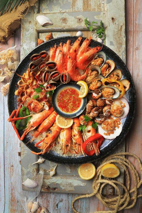 Sea Food Photography Styling, Thai Food Photography Style, Thailand Food Photography, Seafood Photography Food Styling, Thai Platter, Sea Food Photography, Seafood Aesthetic, Seafood Photography, Thai Food Photography