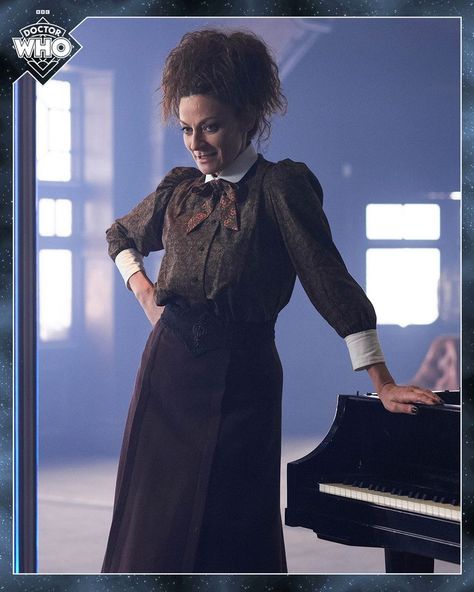 Doctor Who Missy, Dr Who Costume, Dr Who Characters, Michelle Gomez, Doctor Who Costumes, Particle Accelerator, Doctor Who 10, Alex Kingston, Doctor Who Fan Art