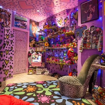 2000s Room Aesthetic, Y2k Maximalist, Emo Room, Maximalist Room, 2000s Room, Y2k Bedroom, Cool Room Decor, Boutique Decor, Cute Bedroom Decor