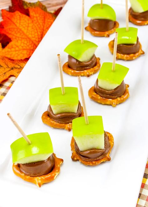 58 Best Mini Thanksgiving Dessert Recipes - Parade Mini Thanksgiving Desserts, Caramel Apple Bites, Mini Thanksgiving, Thanksgiving Dessert Recipes, Apple Bites, Christmas Potluck, Mini Caramel Apples, Christmas Yummies, Fall Goodies