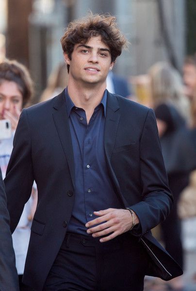 Guys look their finest in a suit. Check out these 15 guys who look amazing in suits.   #NoahCentineo #NoahCentineoSuits #classymen #meninsuits Mens Suits Casual, Mens Suits Navy, Casual Suits Men, Noah Centineo, Dark Suit, Smells Good, Classy Suits, Mens Suit Jacket, Stylish Suit