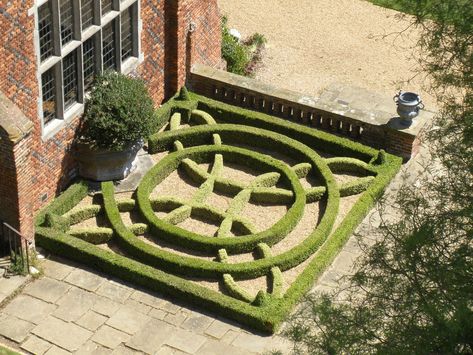 Tudor Knot Garden | A closeup view | Jerzy Kociatkiewicz | Flickr Tudor Garden, Knot Garden, Garden Notebook, Formal Garden Design, Parterre Garden, Boxwood Garden, Labyrinth Design, Garden Hedges, Herb Garden Design