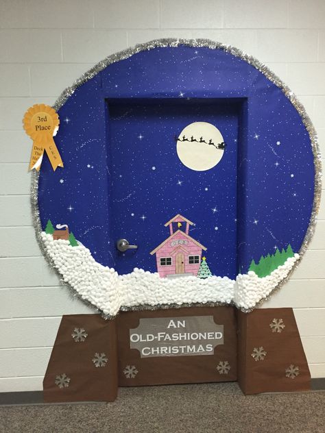 Snow globe classroom door decoration idea! Holiday Classroom Doors, Winter Classroom Door, Classroom Door Decorating, Door Decorations Classroom Christmas, Jul Diy, Holiday Door Decorations, Christmas Door Decorating Contest, Christmas Classroom Door, Winter Door Decorations