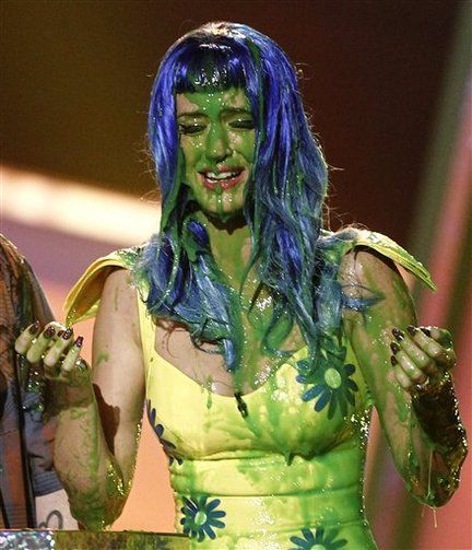 Katy Perry post-slime at the Kids Choice Awards 2010 Nickelodeon Awards, Katy Perry Birthday, Katy Perry Outfits, Nickelodeon Slime, Tattoo Font For Men, Katy Perry Hot, Katy Kat, Muddy Girl, Kids Choice Awards