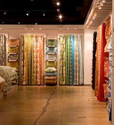 like the frames Curtain Showroom, Boutique Window, Paper Display, Showroom Inspiration, Window Display Retail, Curtain Store, Showroom Display, Curtain Shop, Store Window