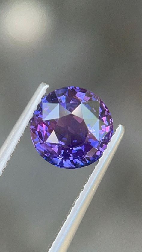 Luxury Purple Sapphire Ring With Round Cut, Luxury Purple Sapphire Ring With Prong Setting, Luxury Purple Round Cut Sapphire Ring, Luxury Purple Brilliant Cut Sapphire Ring, Sapphire Stones Purple, Formal Purple Brilliant Cut Gemstones, Bicolor Sapphire, Universe Design, Purple Sapphire Ring