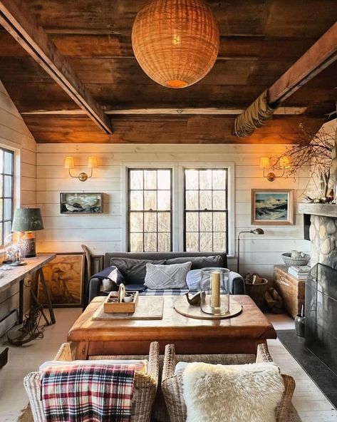 counting the days til summer at #searoost | Instagram New York House, Cabin Living Room, Cabin Inspiration, Georgia Homes, Cabin Living, Cabin Design, Cabin Homes, Maine House, Cabin Decor