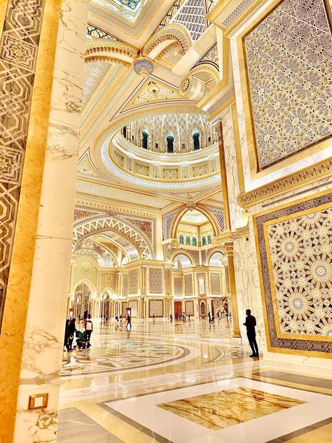 Dubai Palace Interior, Fantasy Palace Interior, Palaces Interior, Royal Palace Interior, Mosques Architecture, Fictional Architecture, King Palace, Persian Palace, Castle Layout