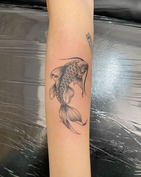 Tatto Koi, Trippy Tattoo, Koi Tattoo Design, Buddha Tattoo Design, Men's Small Tattoo, Buddha Tattoo, Koi Tattoo, Japanese Fish, Koi Fish Tattoo