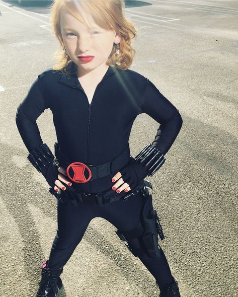 Black Widow cosplay for #lacomiccon 🕷 Black Widow Cosplay, Costumes Ideas, Black Widow, Mask Design, Cute Pictures, Athletic Jacket, Mask, Halloween, Black