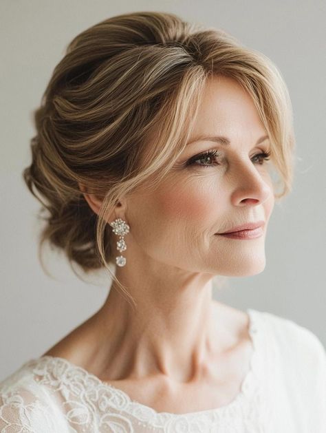 Elegant Wedding Hairstyles for the Mother of the Bride Modern Low Bun Hairstyles, Mob Half Up Hairstyles, Brides Mom Hairstyles, Mother Of The Bride Short Hairstyles, Mom Of The Bride Hair, Brides Hairstyles Medium Length, Wedding Hair Mother Of Bride, Vintage Finger Waves, Mom Wedding Hair