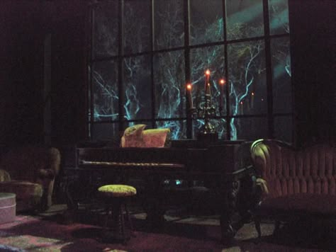 inside rides  at magic kingdom | ... galleries >> WDW Vacation >> Magic Kingdom > Inside Haunted Mansion Haunted Mansion Aesthetic, Mysterious Landscape, Disney Haunted Mansion, The Haunted Mansion, A Haunted House, Retro Horror, Abandoned Mansions, Victorian Goth, Tokyo Disneyland