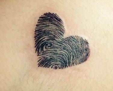 25 Best Meaningful Tattoos And Memorial Tattoos In Remembrance Of A Loved One Thumbprint Tattoo, Fingerprint Tattoo, Fingerprint Heart Tattoos, Fingerprint Tattoos, Remembrance Tattoos, 4 Tattoo, Tattoos Geometric, Dad Tattoos, Finger Print