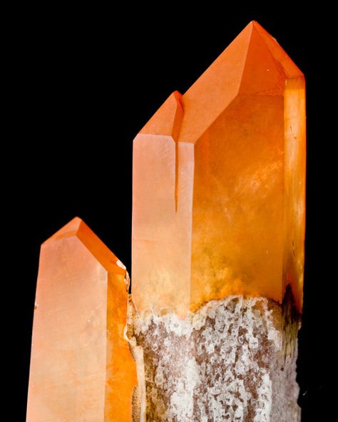 Quartz Orange River District, South Africa Minerals Crystals Rocks, Rock Minerals, Orange Crystals, Pretty Rocks, Cool Rocks, Beautiful Rocks, Mineral Stone, Minerals And Gemstones, Rocks And Gems