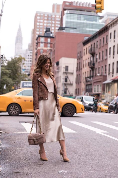 suede jacket, silk skirt, sweater tank, gucci bag, and suede pumps // monochromatic fall outfit // mixing textures for fall Casual Dresses Outfits, Silk Skirt Outfit, Satin Skirt Outfit, High Heels Outfit, Skirt Sweater, Look Zara, Giovanna Battaglia, Chic Chic, Monochromatic Outfit