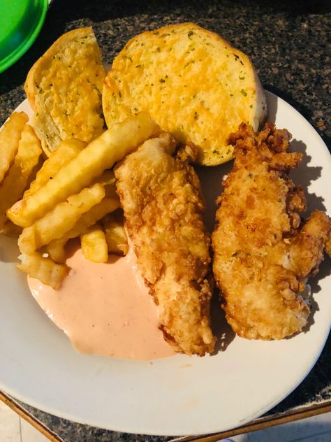 Rising Canes home made😋 Rising Canes, Chicken Sandwich Recipes, Chicken Sandwich, Sandwich Recipes, Tater Tot, Home Made, Chicken Wings, Sandwiches, Meat