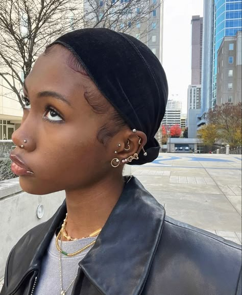 Double Nose Piercing, Unique Ear Piercings, Cute Nose Piercings, Pretty Piercings, Types Of Ear Piercings, Ear Piercing Ideas, Face Piercings, Cool Ear Piercings, Pretty Ear Piercings