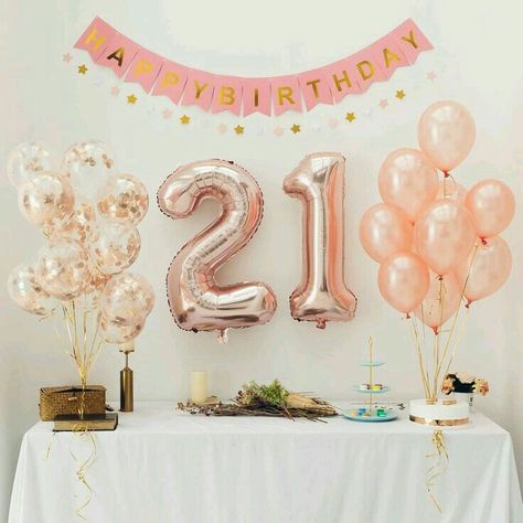 Wedding Anniversary Photo Ideas, Anniversary Photo Ideas, Tårta Design, 21st Birthday Girl, Gold Birthday Party Decorations, Surprise Birthday Decorations, Birthday Decorations At Home, 21st Bday Ideas, Simple Birthday Decorations