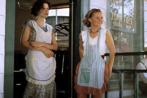 'Fried Green Tomatoes' Cast: Where Are they Now? Fried Green Tomatoes Movie, Fried Tomatoes, Mary Louise Parker, Fried Green, Movie Blog, Fried Green Tomatoes, Retro Apron, 90s Movies, Ewan Mcgregor