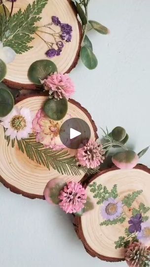 Dry Pressed Flowers, Wood Slice Wall, Decorations For House, Dried Pressed Flowers, Log Slices, Dried And Pressed Flowers, Have A Beautiful Day, Love Craft, Wood Plaques