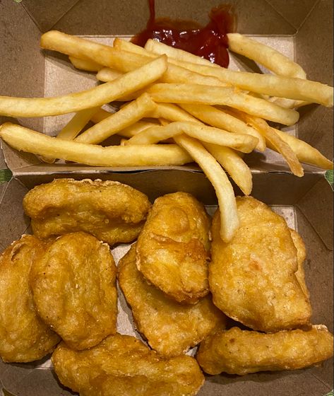 Chicken Nuggets And Fries Aesthetic, High Food Munchies Aesthetic, Mcdonalds Nuggets Aesthetic, Mcnuggets Aesthetic, Nuggets Aesthetic, Mcdonald's Nuggets, Mcdonalds Aesthetic Food, Mc Nuggets, Chicken Nuggets And Chips