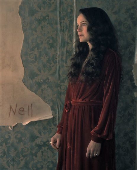 Olivia Crain Outfits, Haunting Of Hill House Olivia, Olivia Crain, Mike Flanagan, The Haunting Of Hill House, Haunting Of Hill House, Carla Gugino, House Clothes, The Haunting